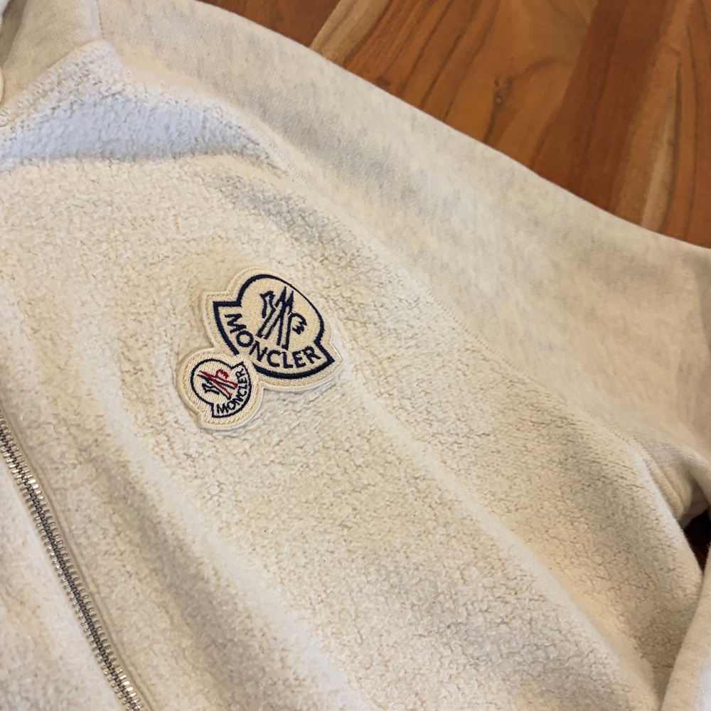 ✈️ Used Men’s Moncler zip up hoodie